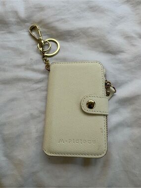 M-Plateau Cream Card Case Keychain with Gold Hardware